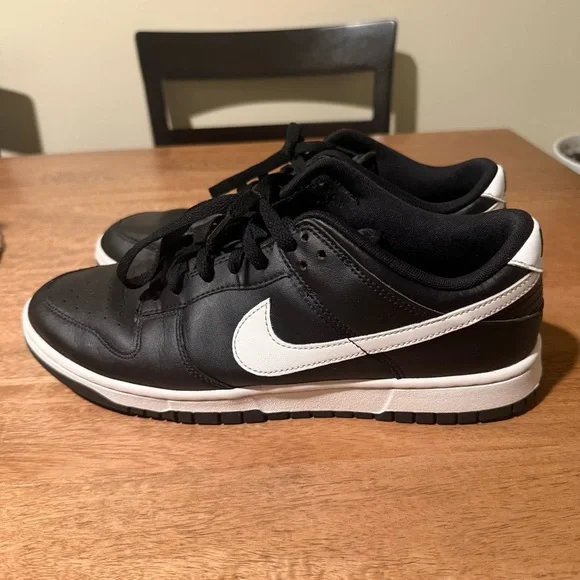 Nike Men's Black and White Low-Top Sneakers - Picture 5 of 8